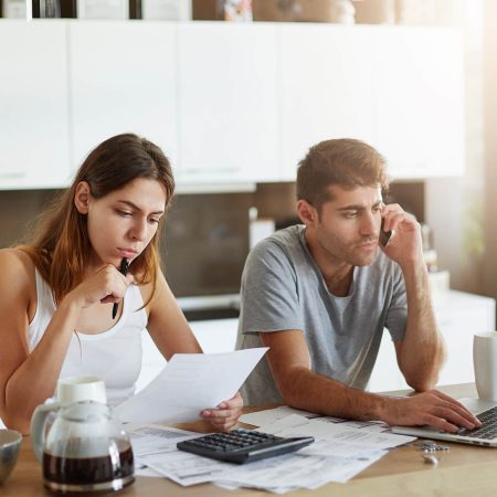 Małżeństwo zastanawiające się nad wyborem klasy podatkowej w Niemczech. Mąż pracuje w Niemczech, żona w Polsce.